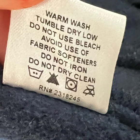 Vineyard Vines Martha’s Vineyard vest. - Picture 4 of 9